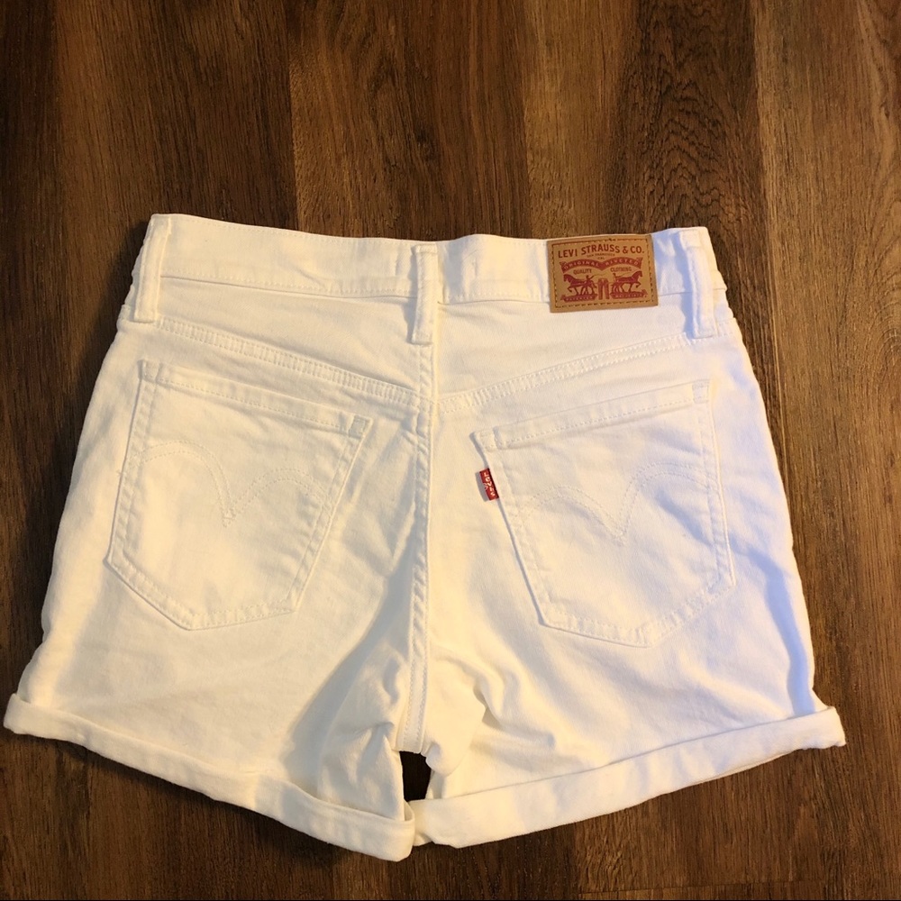 Levi white mid length high rise shorts